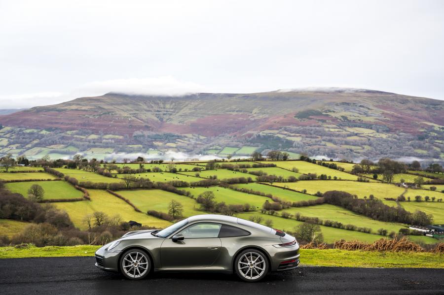  Porsche 911 Carrera (992) 2019 года  (UK) (фото 3 из 32)